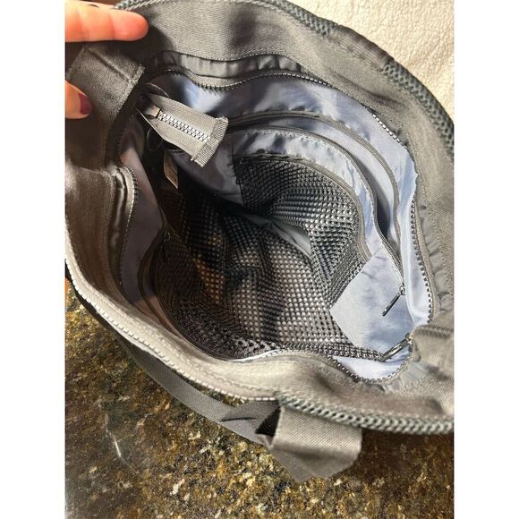 Adidas Quilted Tote Bag Black Unisex Spacious Interior Durable Straps - Picture 6 of 7